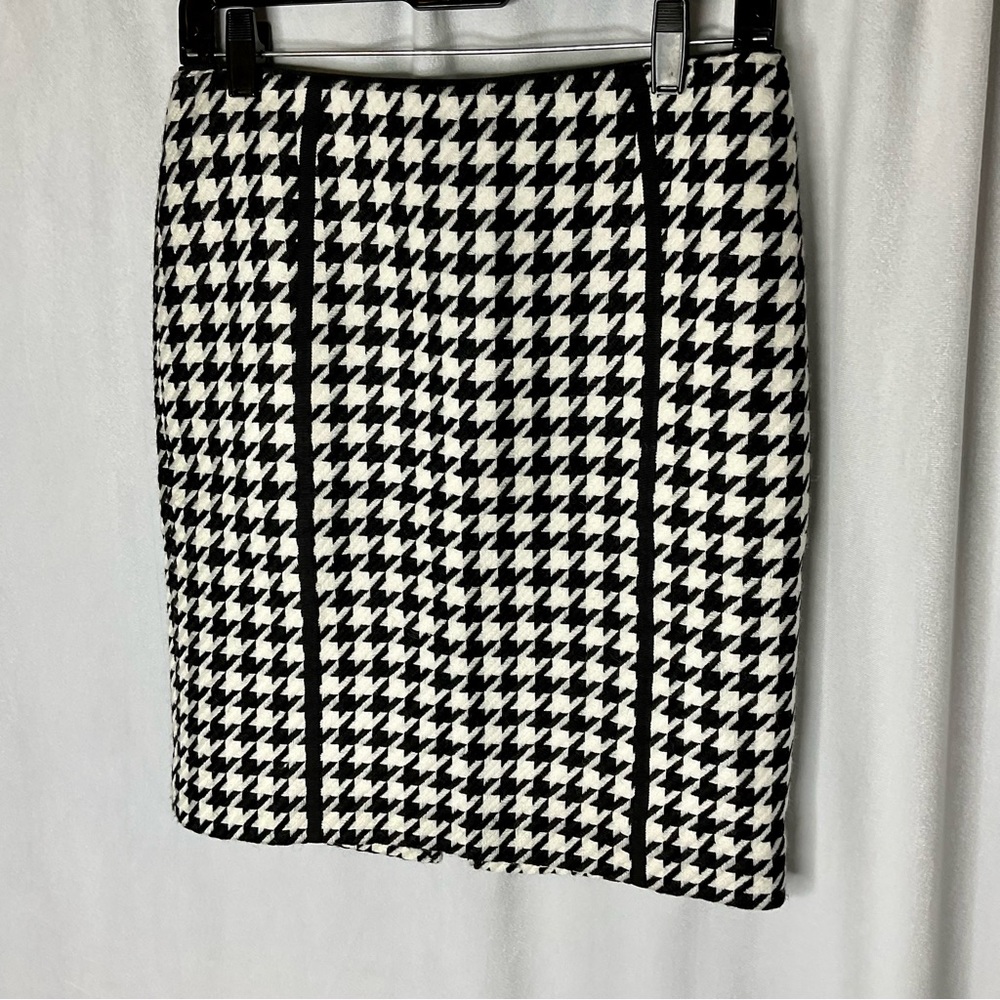 White House Black Market Houndstooth Skirt Size 4 Wool Blend